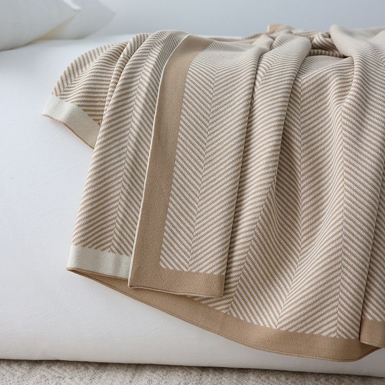 Visgraat Gebreide Plaid – Zachte Woonkamerdeken met Tijdloze Elegantie