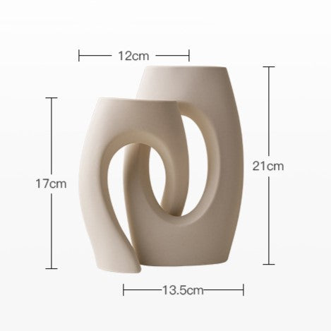 Moderne Keramikvase mit Cut-Out-Design – Skulpturale Vase im Wabi-Sabi-Stil