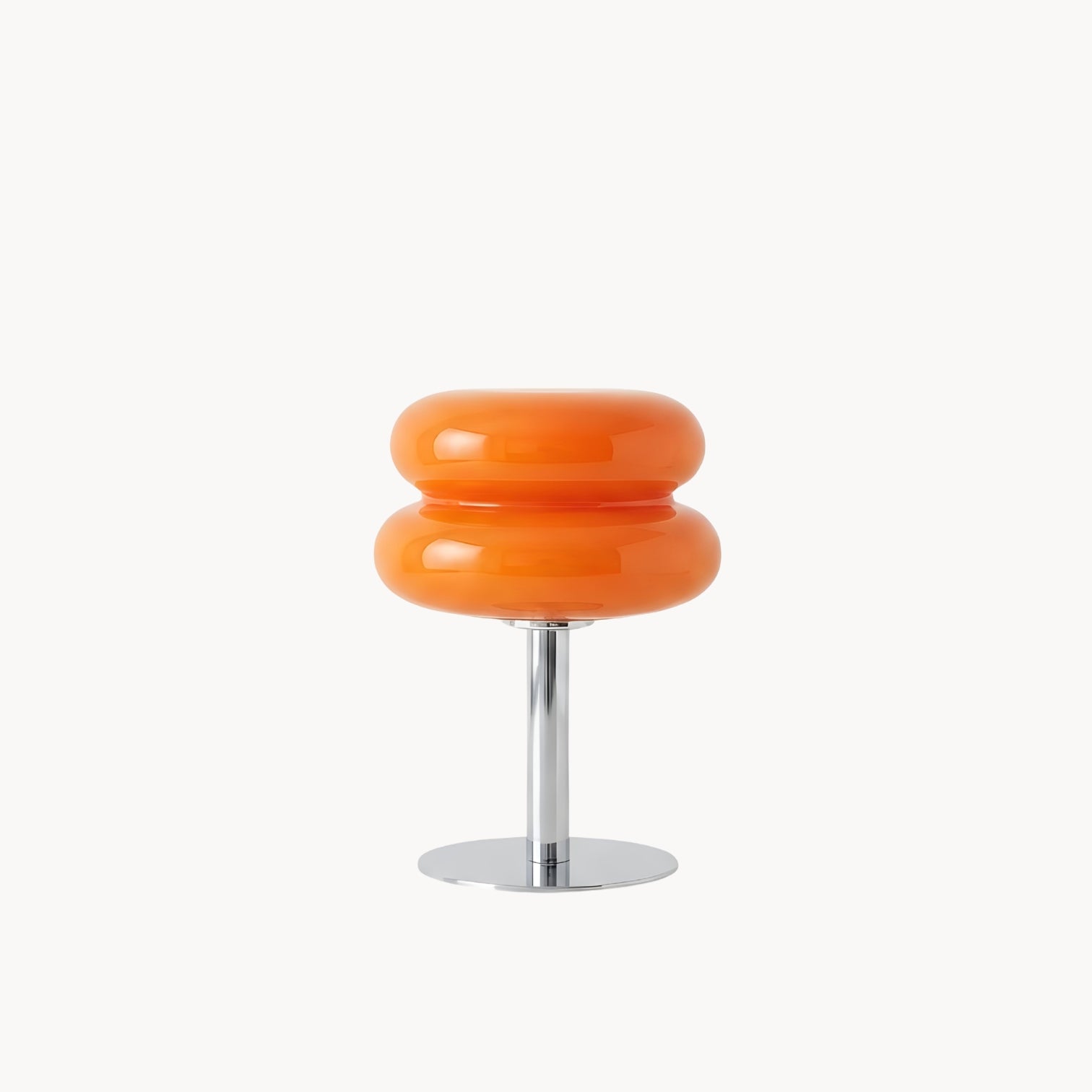 Decoratieve glazen bedlamp met sfeervolle verlichting
