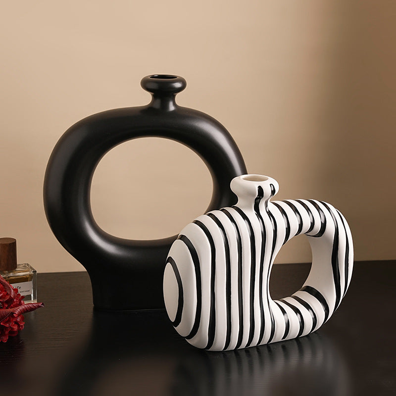 Künstlerische Porzellan Keramikvase – Skulpturales Design im nordischen Wabi-Sabi-Stil