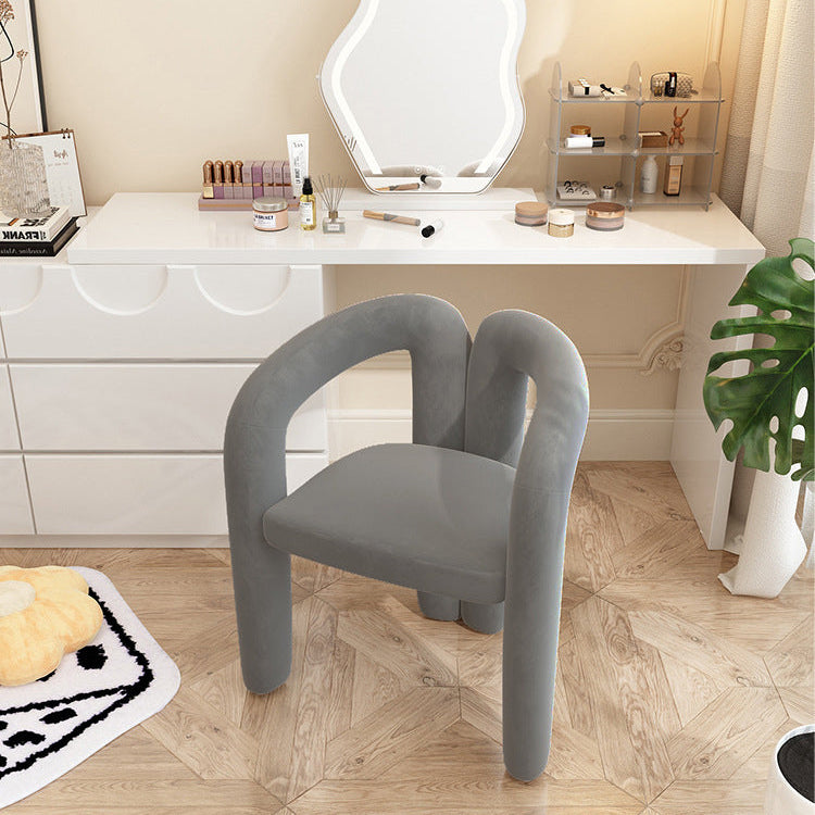 Eleganter Schminkstuhl im Cream-Stil fürs Schlafzimmer
