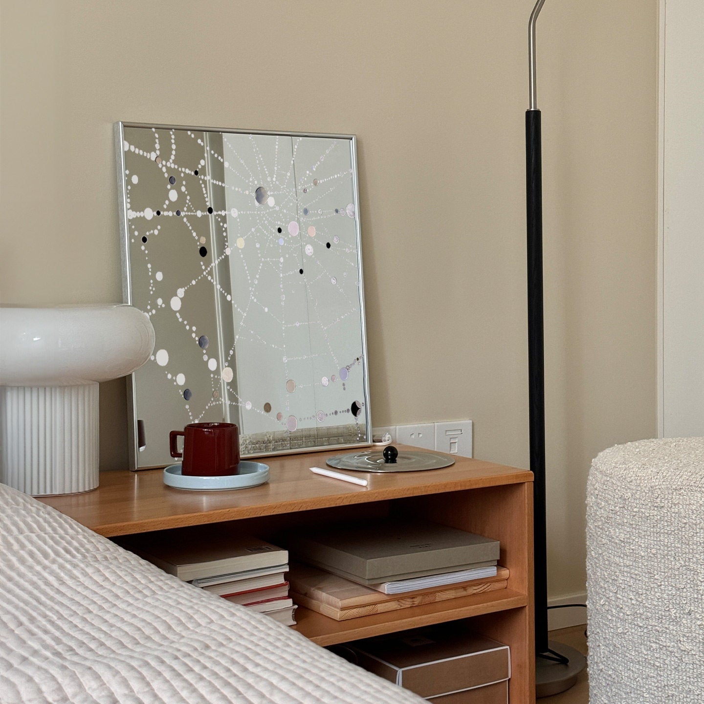 Moderner Wandspiegel im minimalistischen Bauhaus-Stil