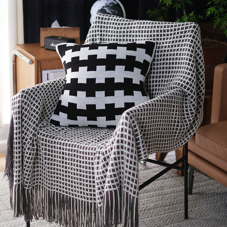 Chunky Knit Throw Blanket with Fringe – Decorative Living Room Blanket in Modern Style