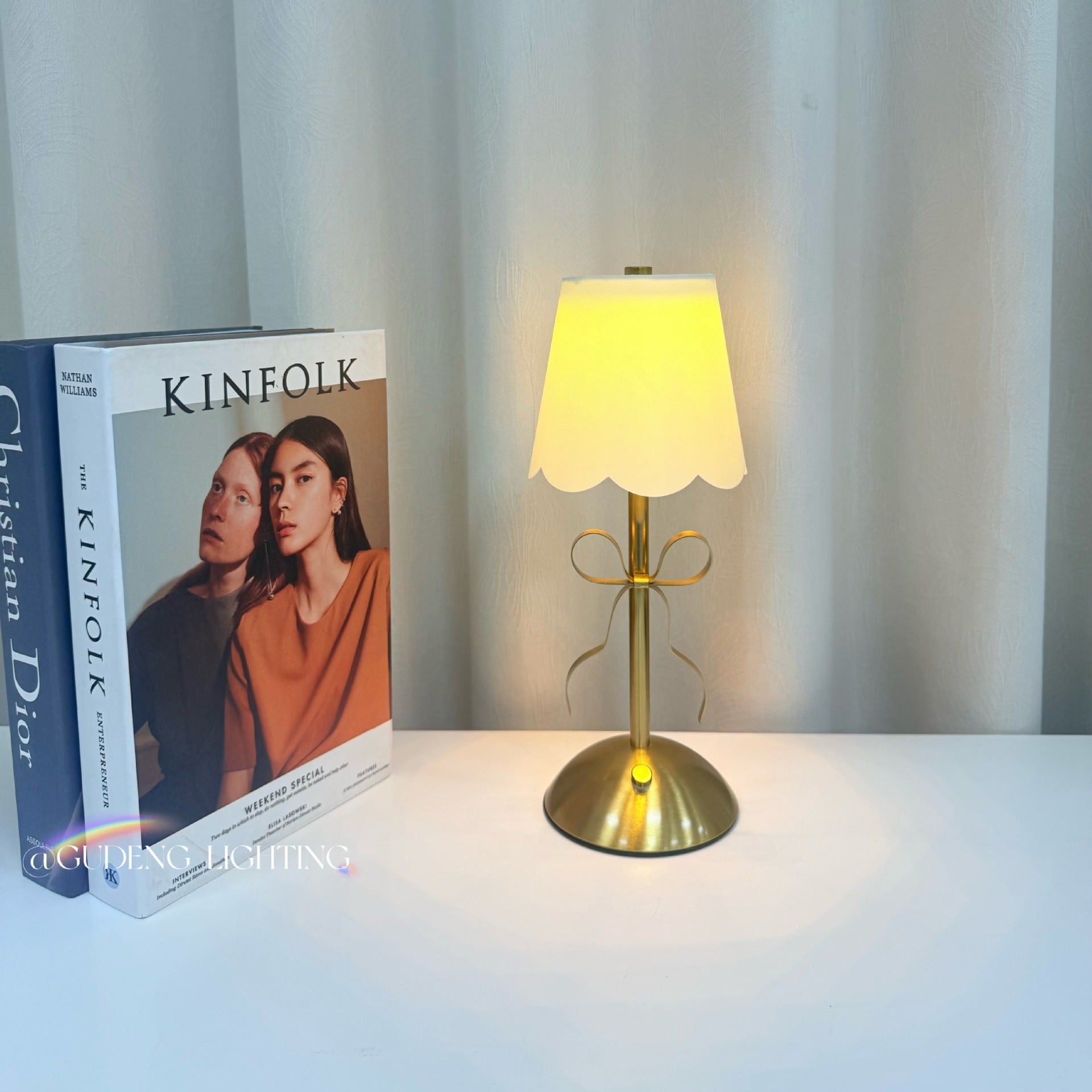 Vintage Tafellamp met Strikdetail – Stoffen Lamp met Warm Licht