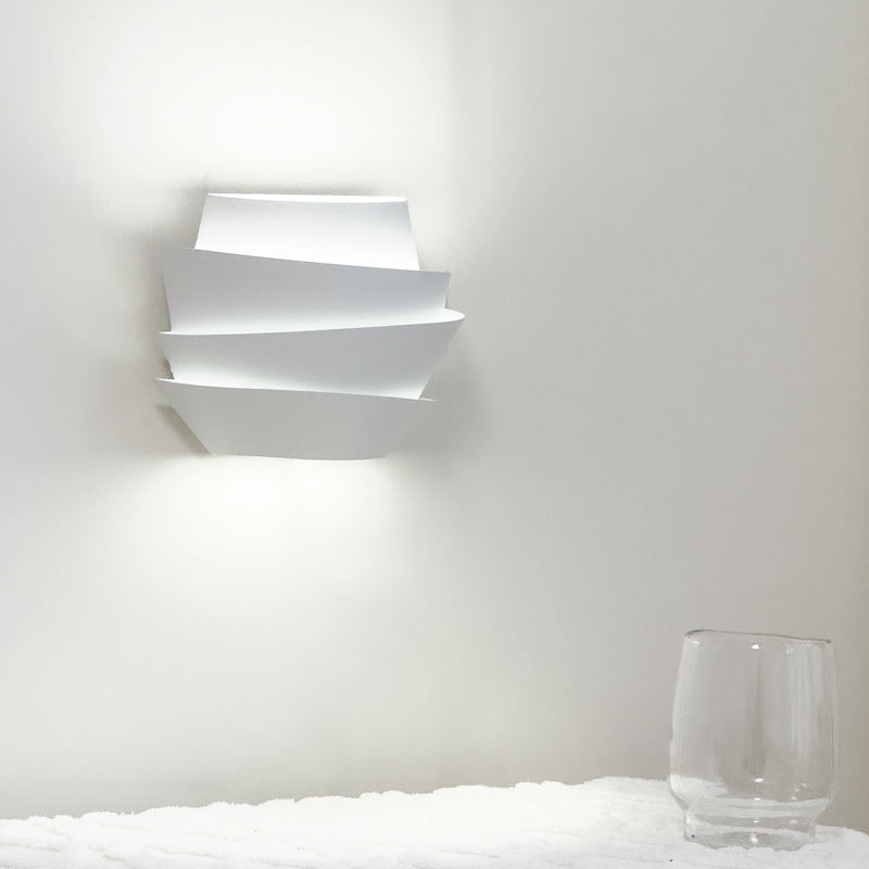Decorative Pine Cone-Shaped Wall Light
