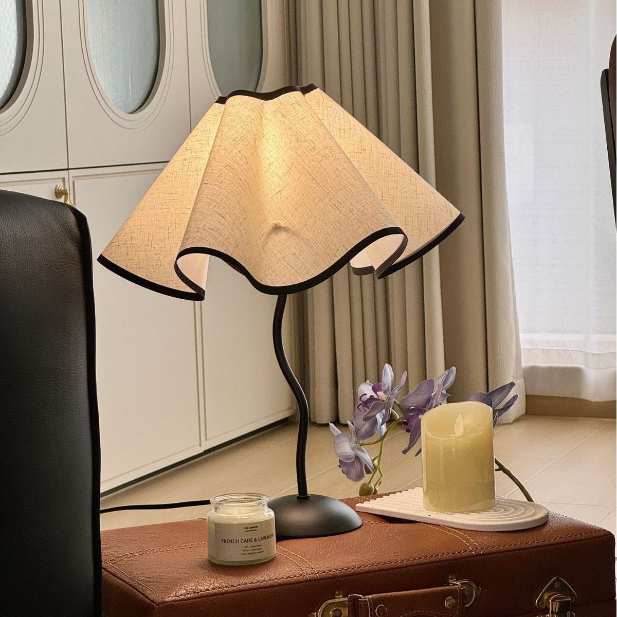 Creative Petal Atmosphere Bedside Table Lamp