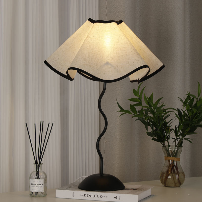 Creative Petal Atmosphere Bedside Table Lamp