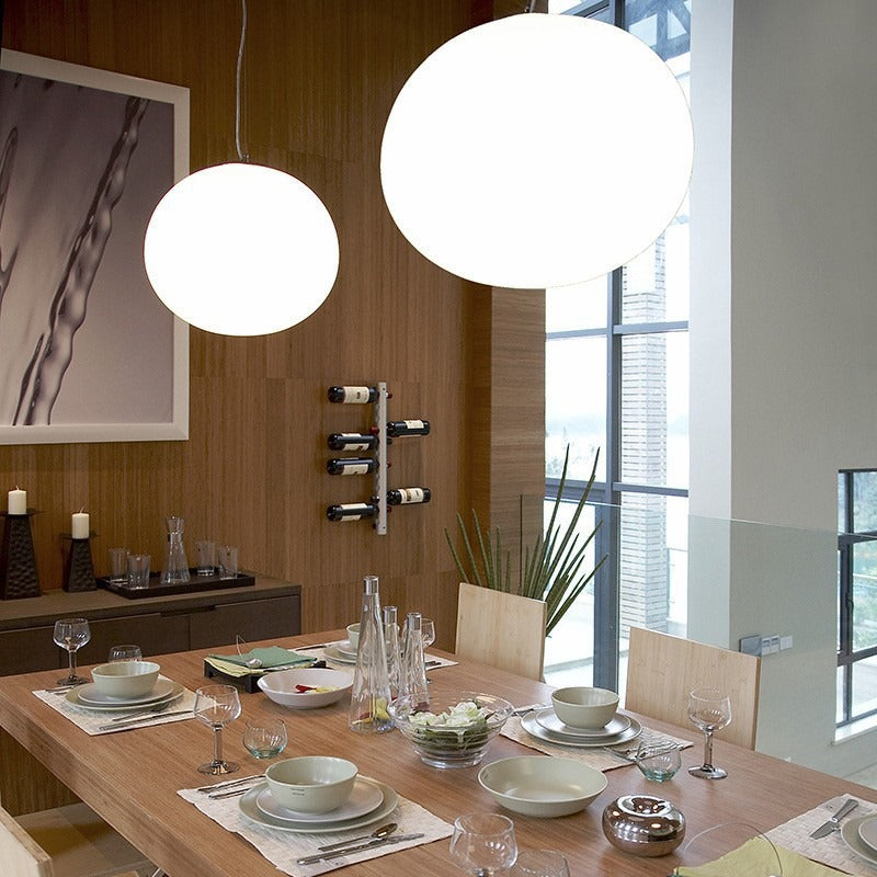 Moderne glazen hanglamp – Bolvormige hanglamp in wit met warmwit LED