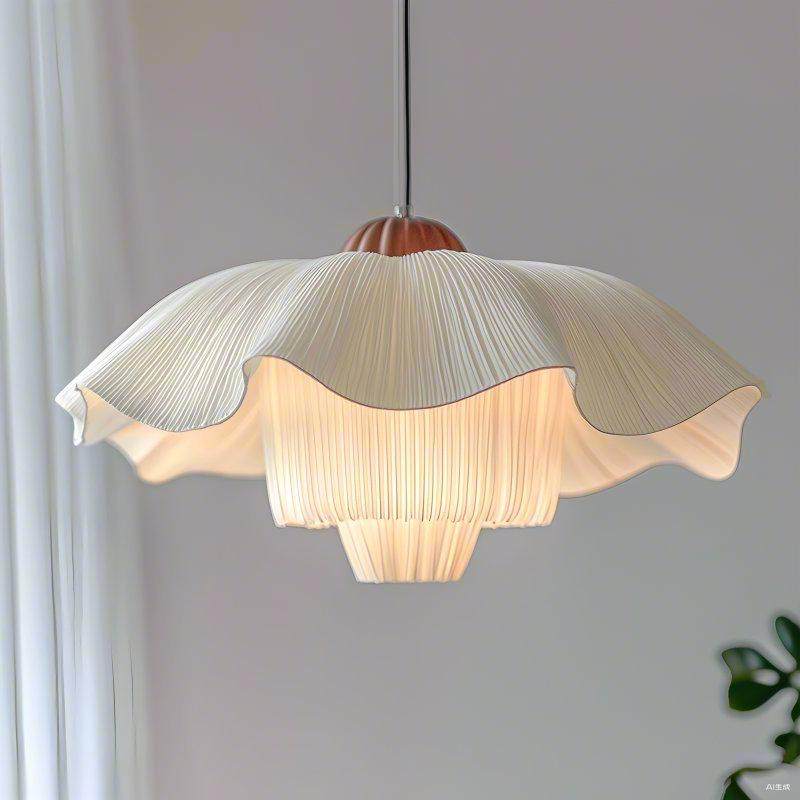 Frans-geïnspireerde hanglamp met stoffen kap in romantisch design