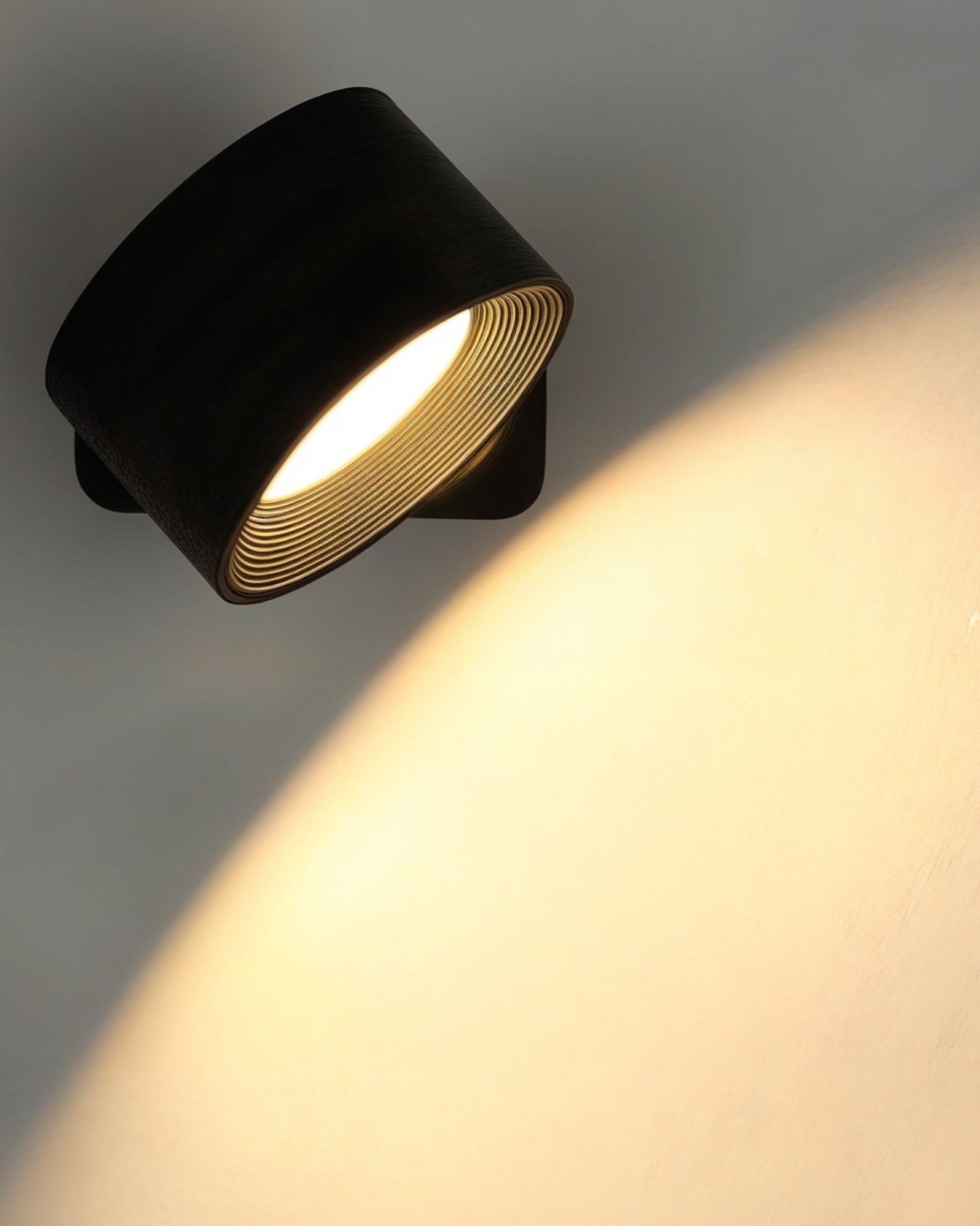 360° Wireless Rechargeable Wall Lamp