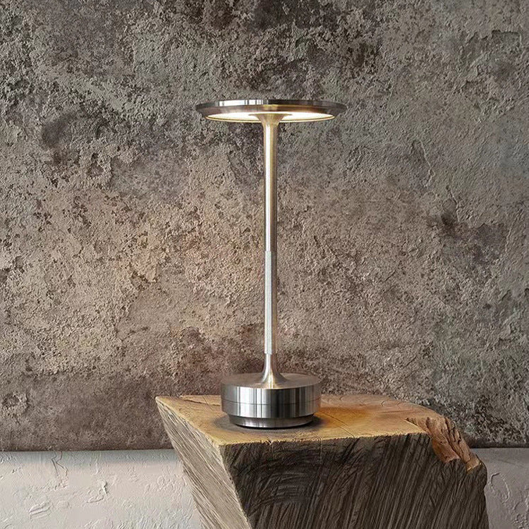 Draagbare aluminium sfeerlamp in industriële touch-design