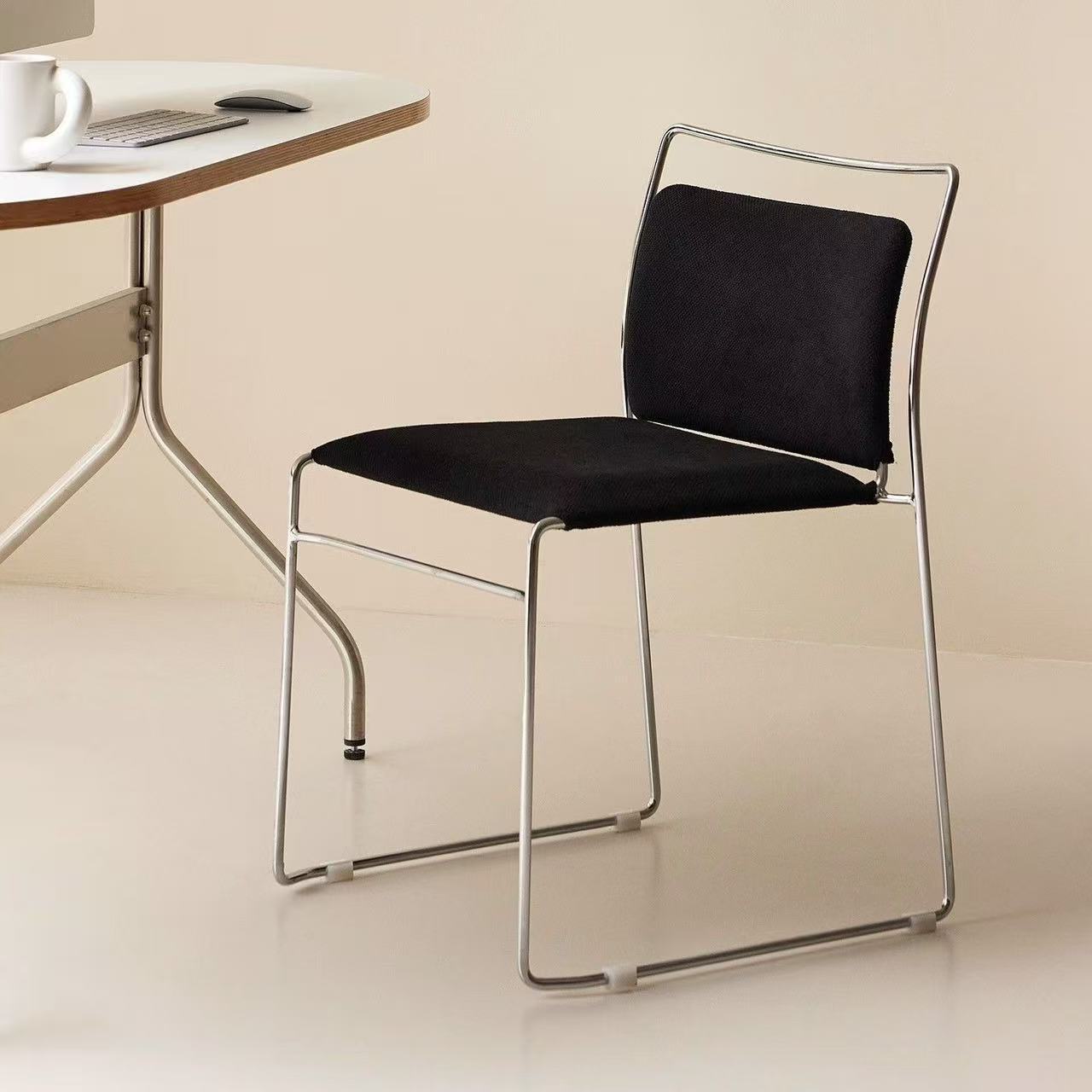 Ergonomische eetkamerstoel in Bauhaus-stijl
