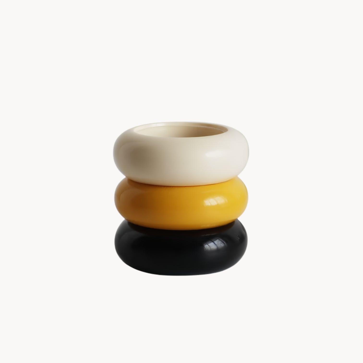 Nordic Makeup Brush Holder in Resin – Minimalist Organizer with Sculptural Design