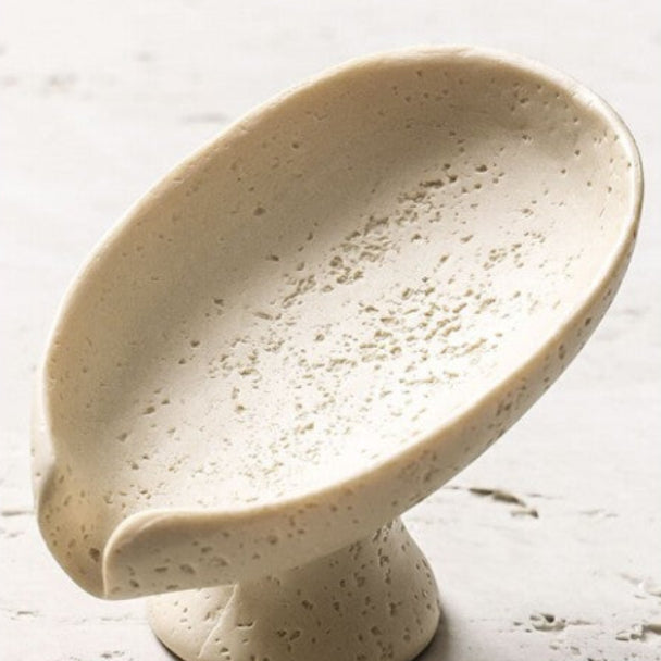 Minimalistische Zeepschaal in Wabi-Sabi Stijl – Sculpturaal Ontwerp met Natuurlijke Textuur