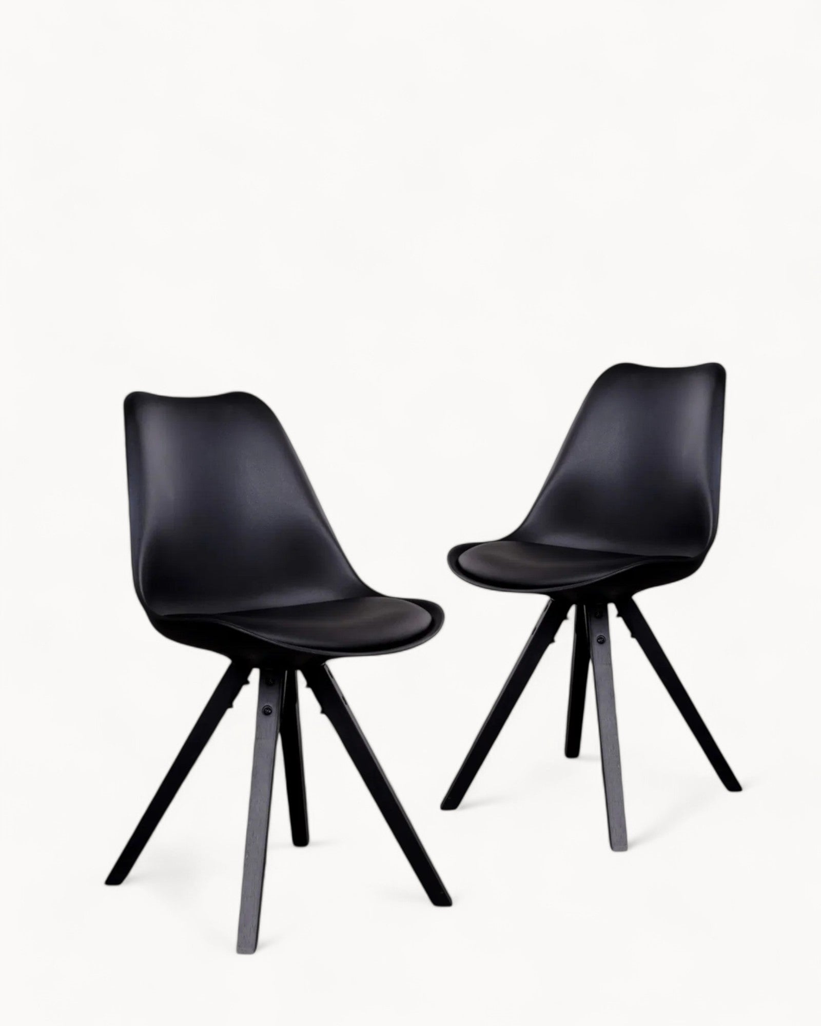 Bergen Dining Chair – 2-Piece Set Black with Wooden Legs