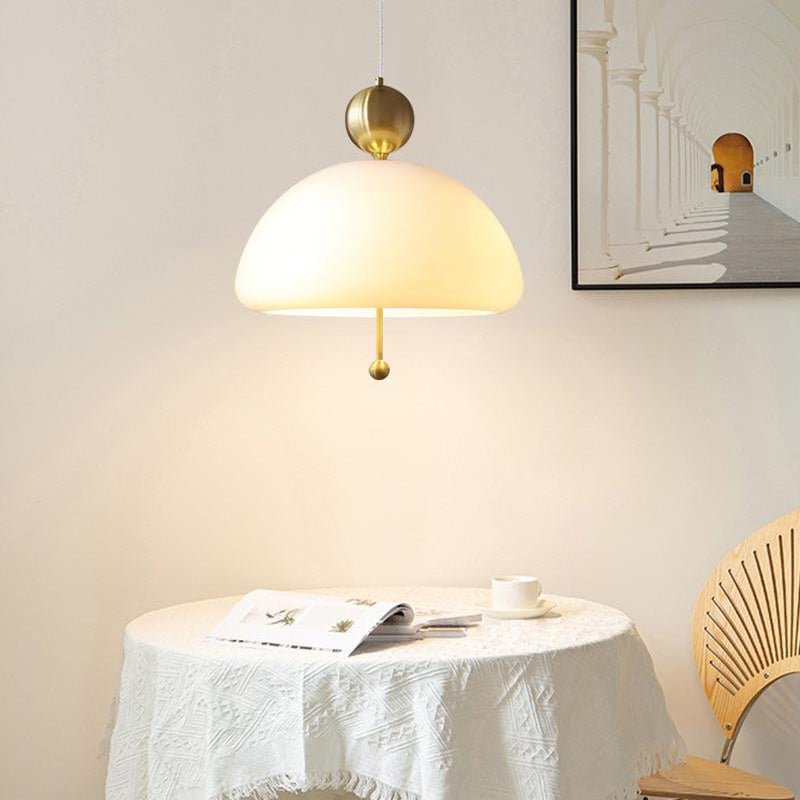 Franse vintage glazen hanglamp voor naast het bed