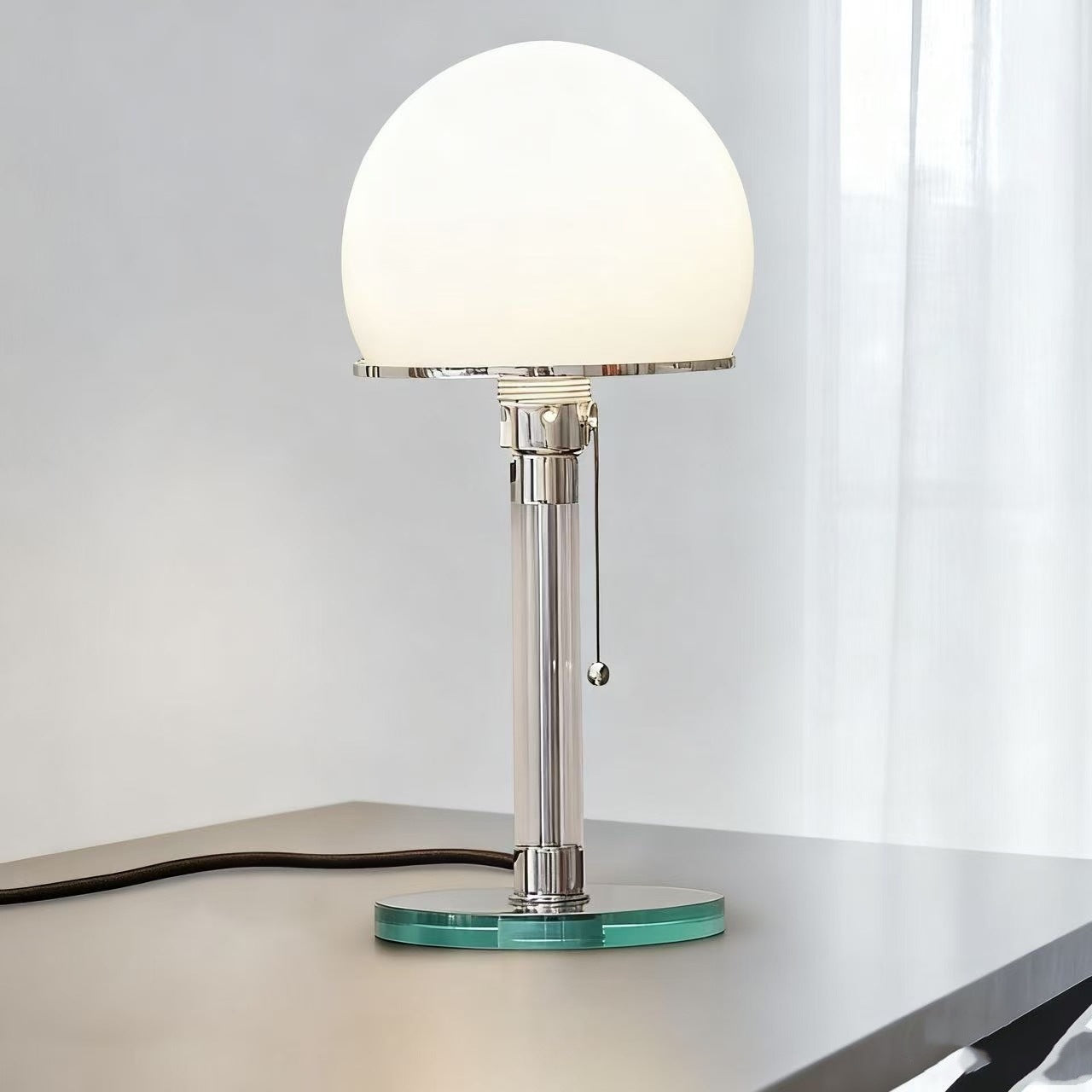 Bauhaus Tafellamp met Trekschakelaar – Glazen Lamp in Modern Design