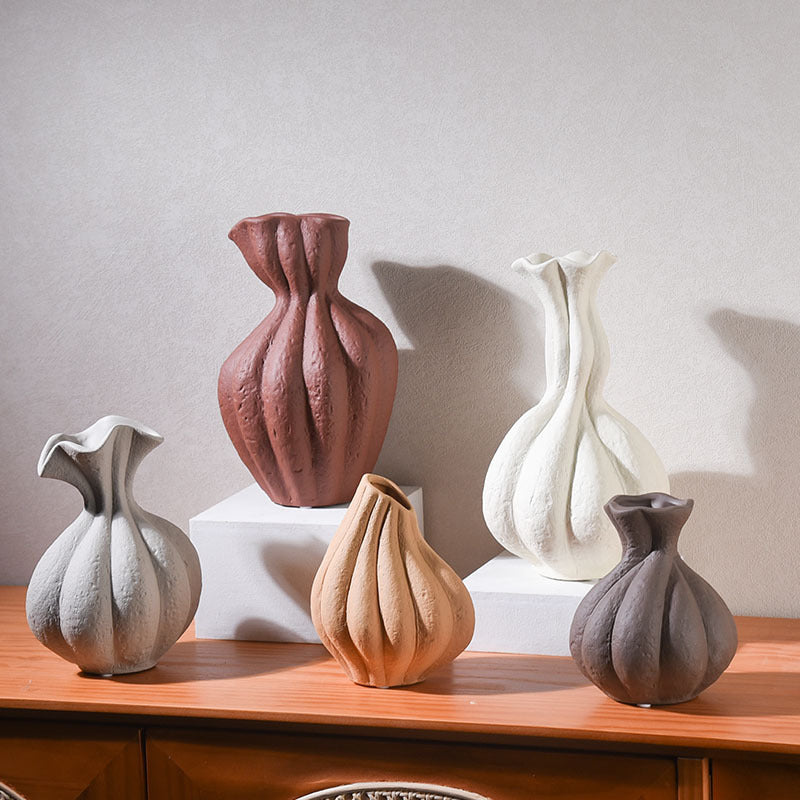 Sculpturale Keramische Vaas in Wabi-Sabi Stijl – Modern Decoratief Object met Organische Vorm