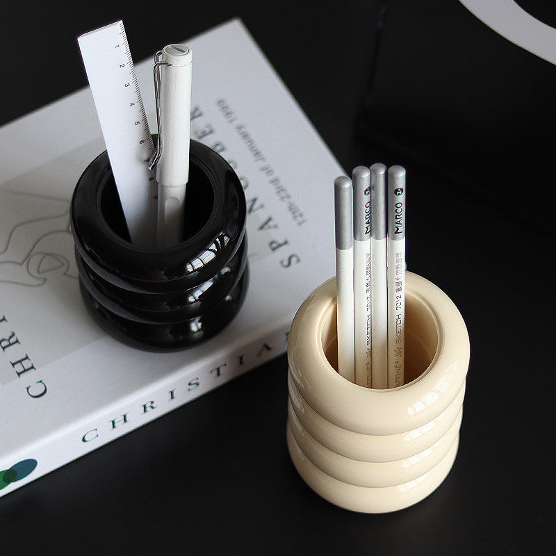 Noordse Make-up Kwastenhouder van Hars – Minimalistische Organizer met Sculpturaal Ontwerp
