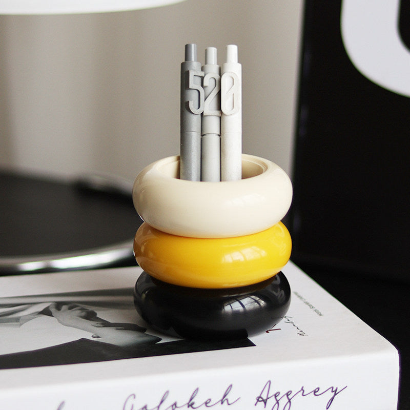 Nordischer Make-up Pinselhalter aus Resin – Minimalistischer Organizer mit skulpturalem Design