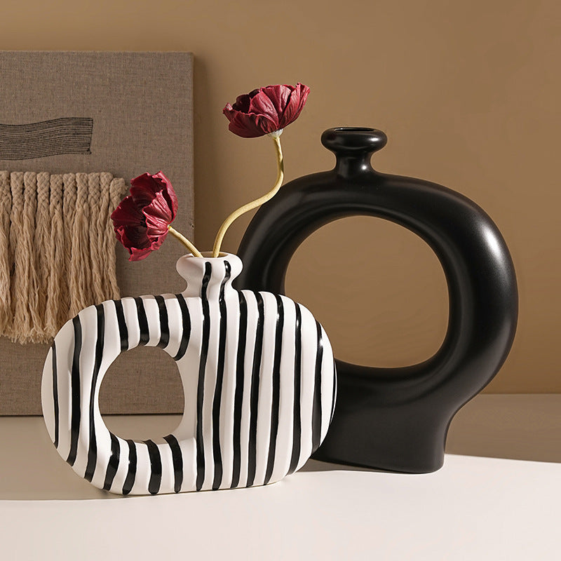 Künstlerische Porzellan Keramikvase – Skulpturales Design im nordischen Wabi-Sabi-Stil