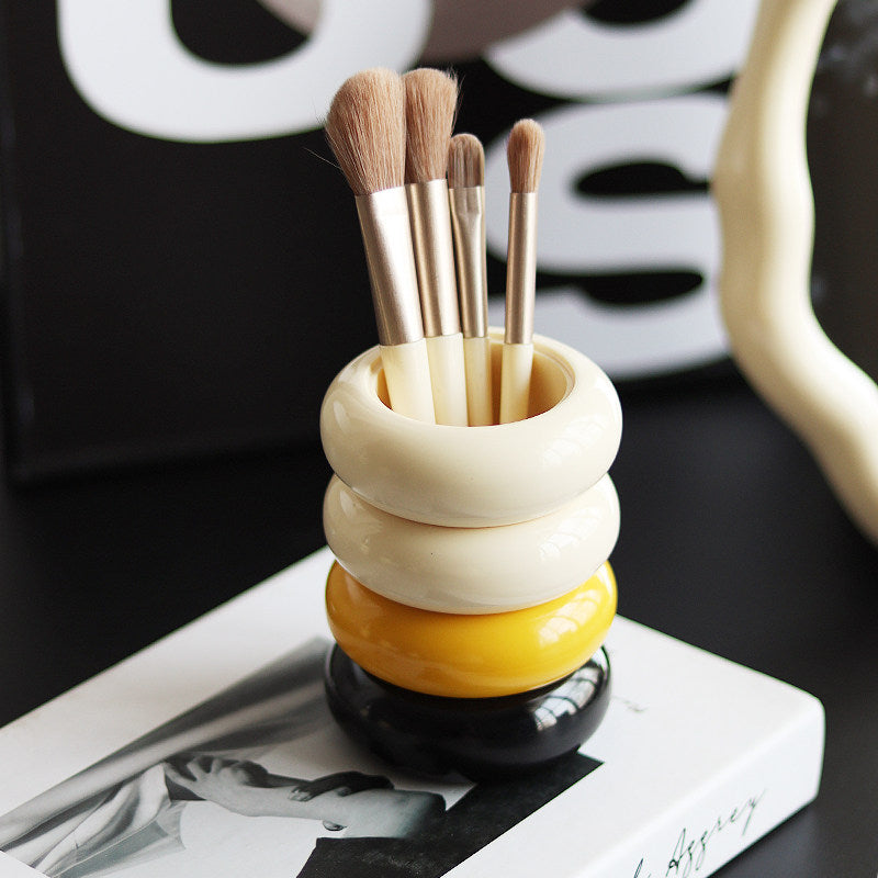 Nordischer Make-up Pinselhalter aus Resin – Minimalistischer Organizer mit skulpturalem Design