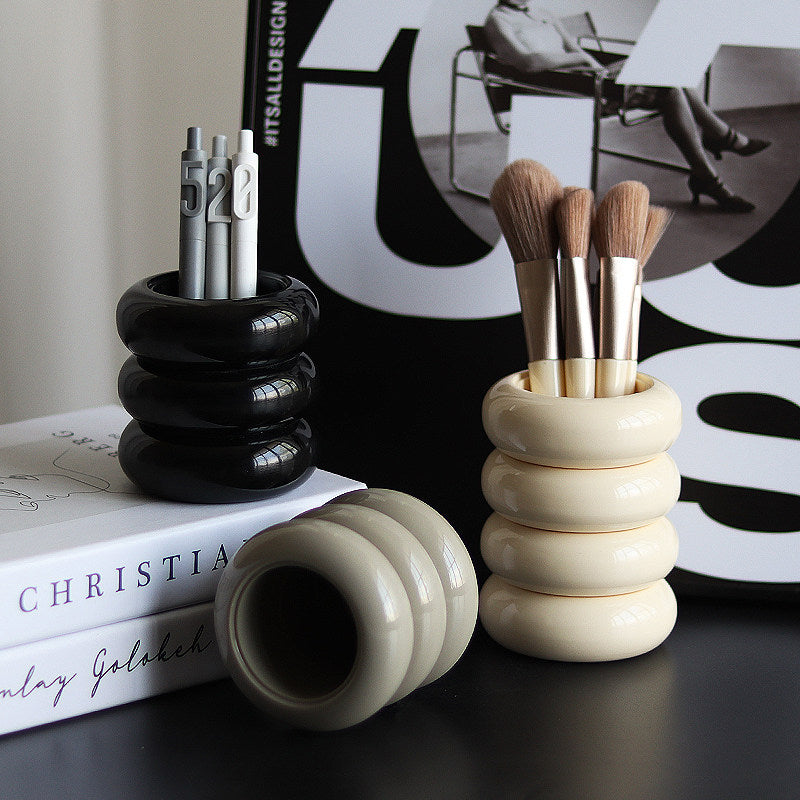 Noordse Make-up Kwastenhouder van Hars – Minimalistische Organizer met Sculpturaal Ontwerp