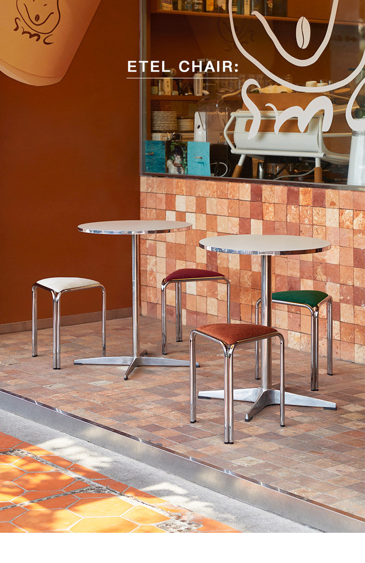 Driehoekig stoffen krukje in Bauhaus-stijl
