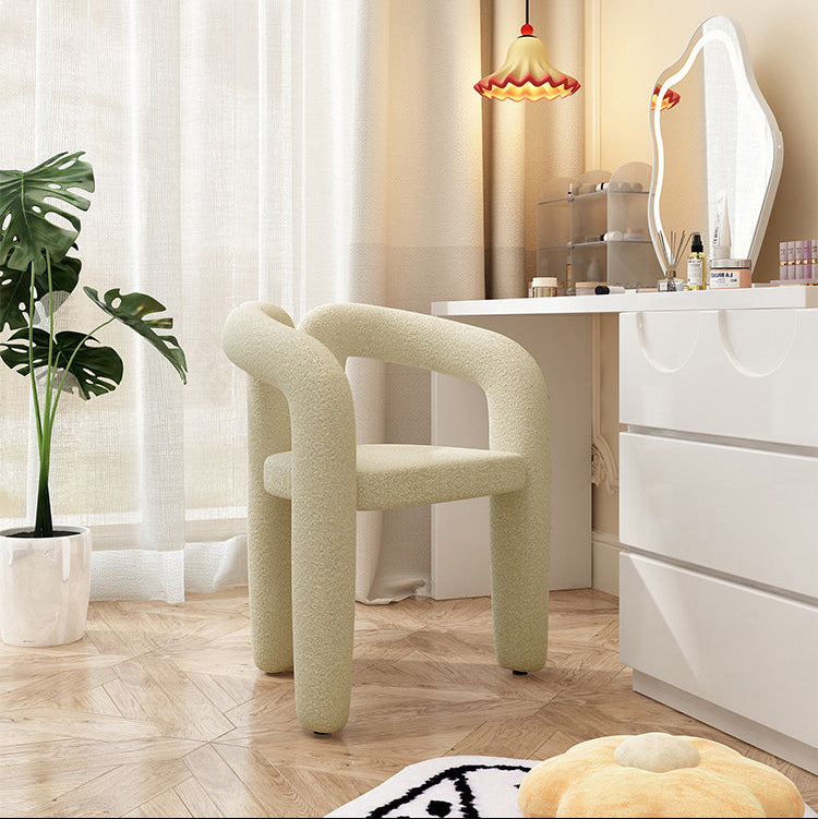 Eleganter Schminkstuhl im Cream-Stil fürs Schlafzimmer