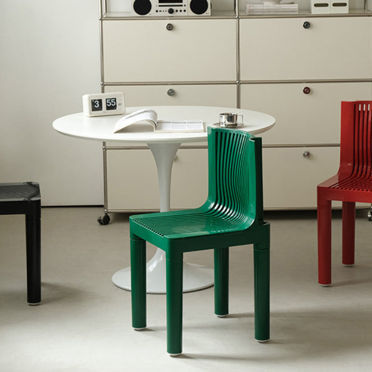 Minimalistische Loungestoel in Levendige Crèmekleurige Stijl