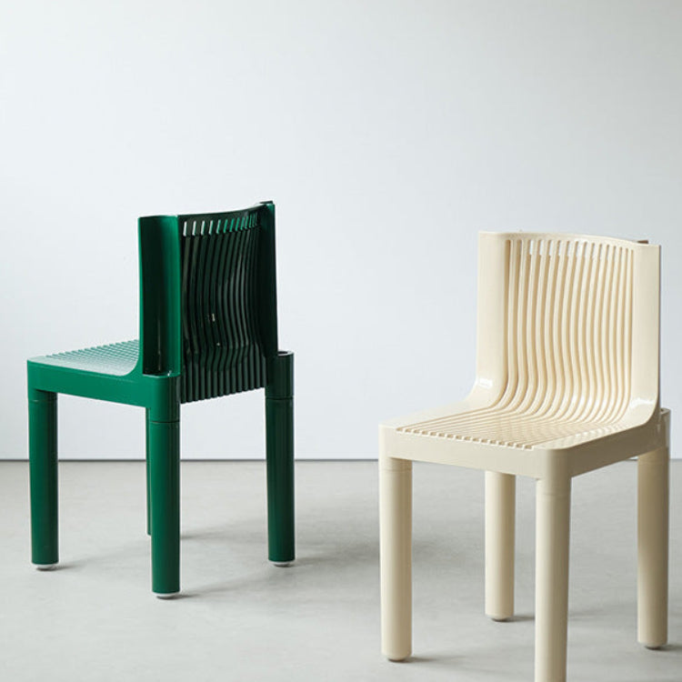 Minimalistische Loungestoel in Levendige Crèmekleurige Stijl