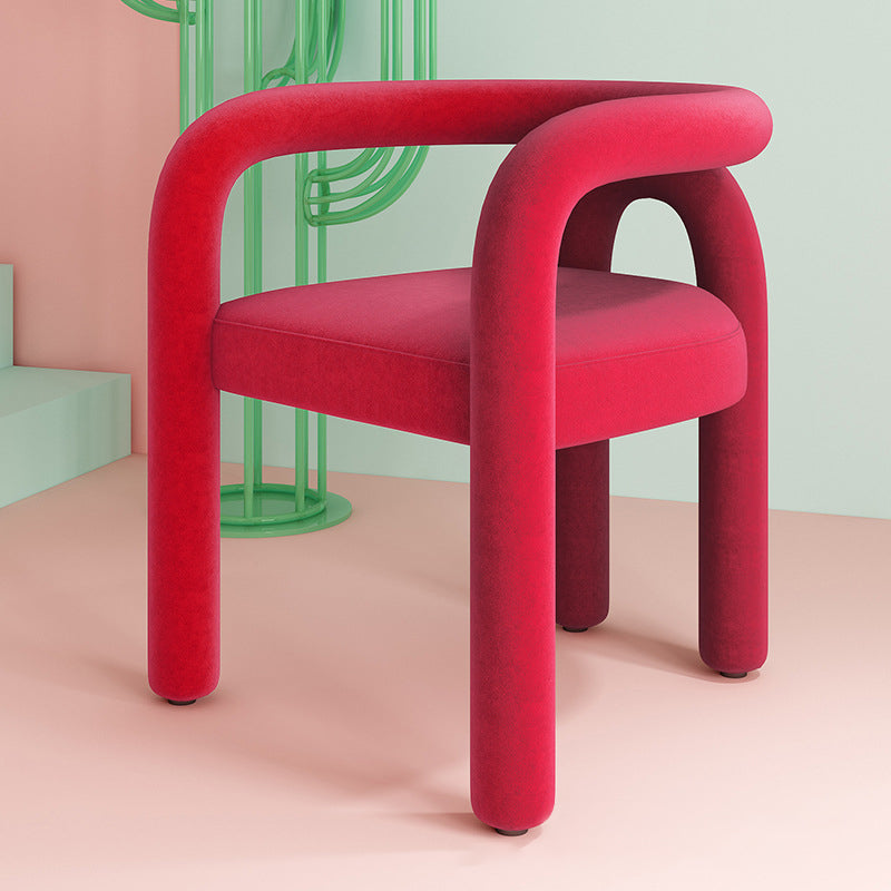 Artistieke loungestoel met gebogen metalen frame