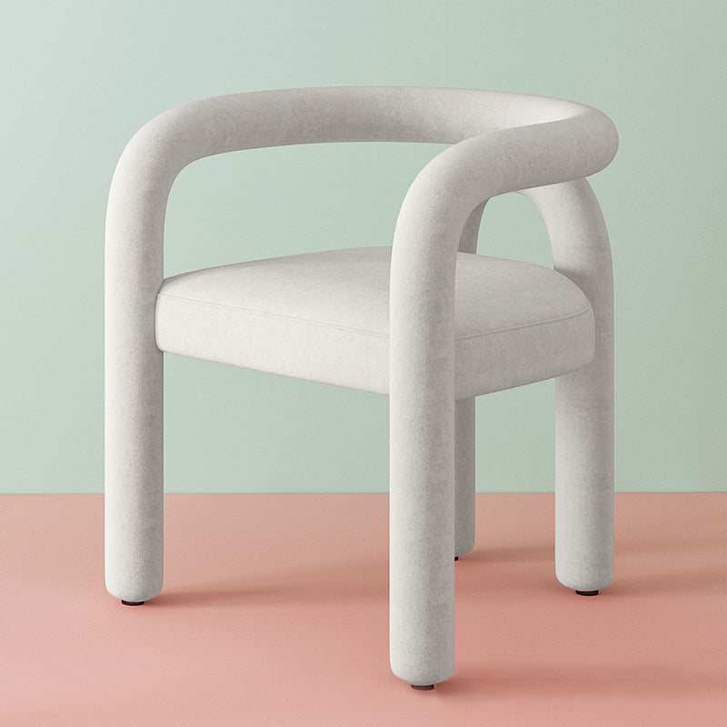 Artistieke loungestoel met gebogen metalen frame